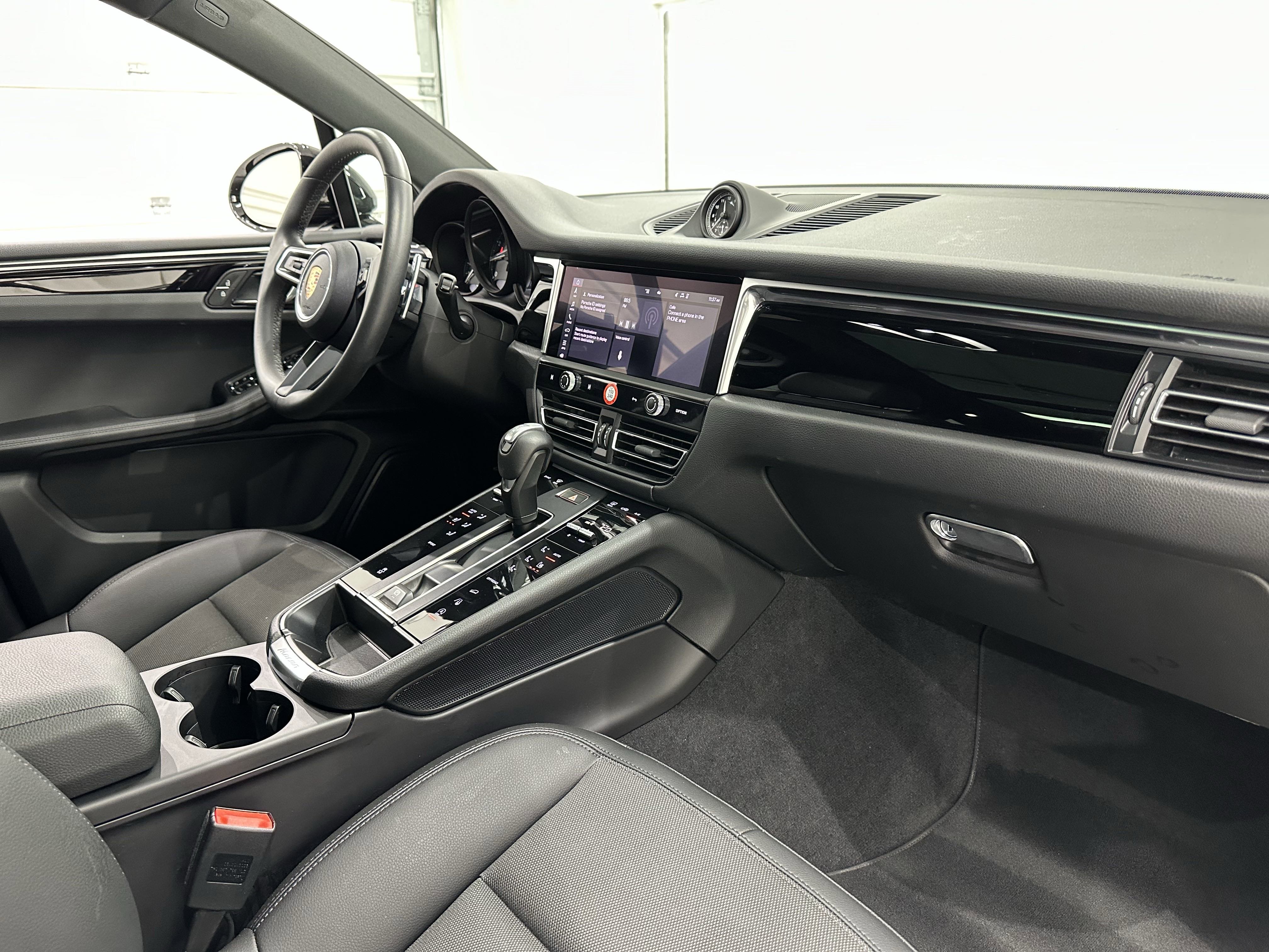 Certified 2024 Porsche Macan image 23