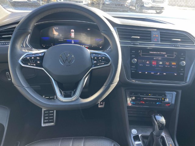 Certified 2023 Volkswagen Tiguan SE R-Line FWD image 14