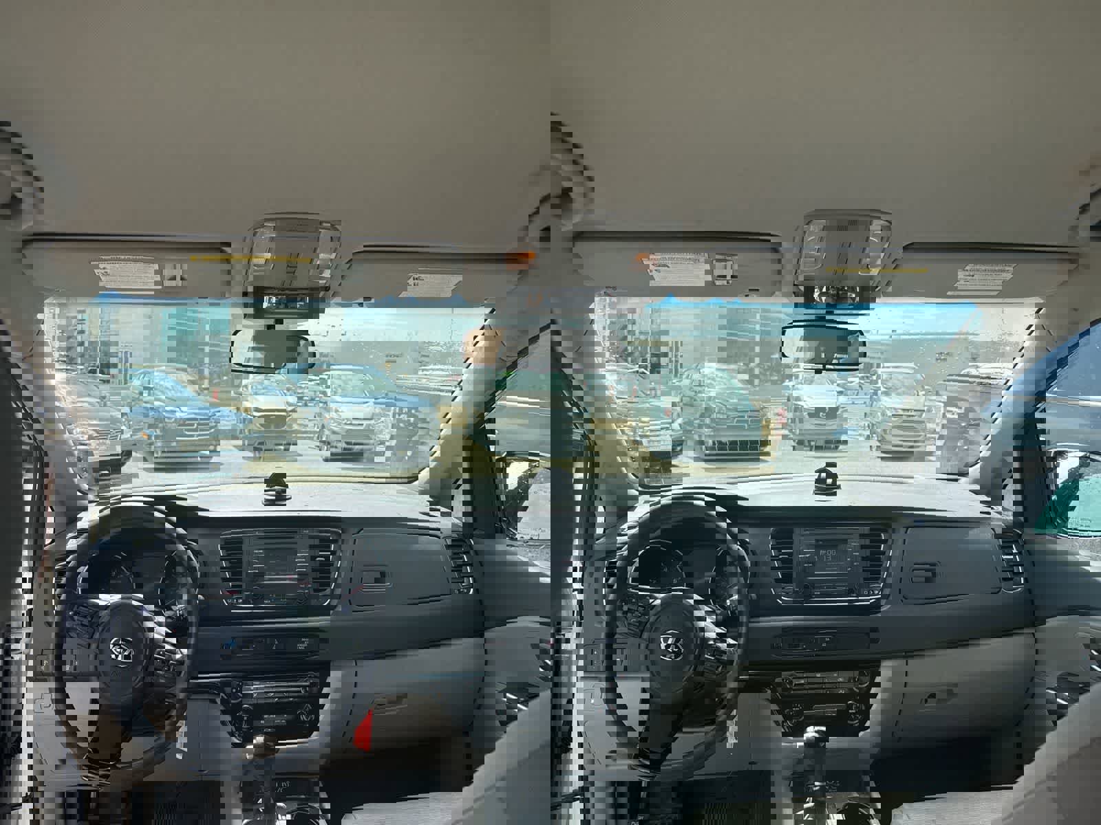 Used 2015 Kia Sedona LX image 18