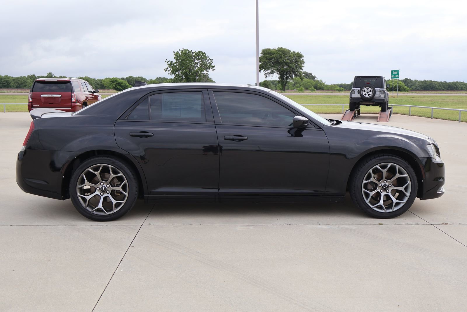 Used 2018 Chrysler 300 S RWD image 5