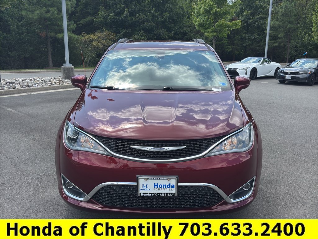 Used 2017 Chrysler Pacifica Touring-L w/ Tire & Wheel Group FWD image 2