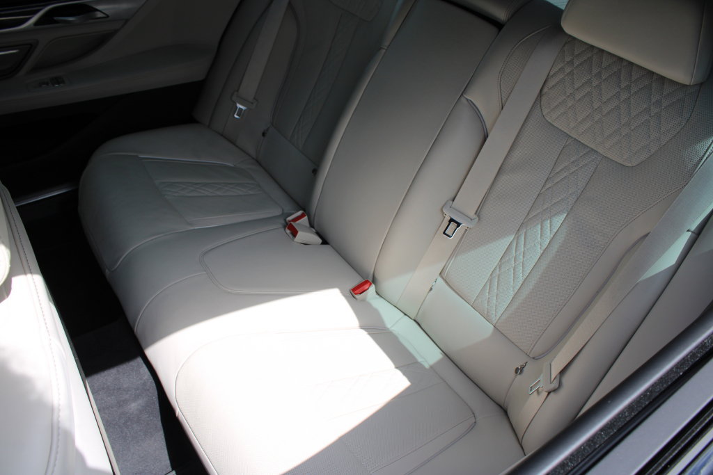 Used 2021 BMW 740i w/ M Sport Package RWD image 16
