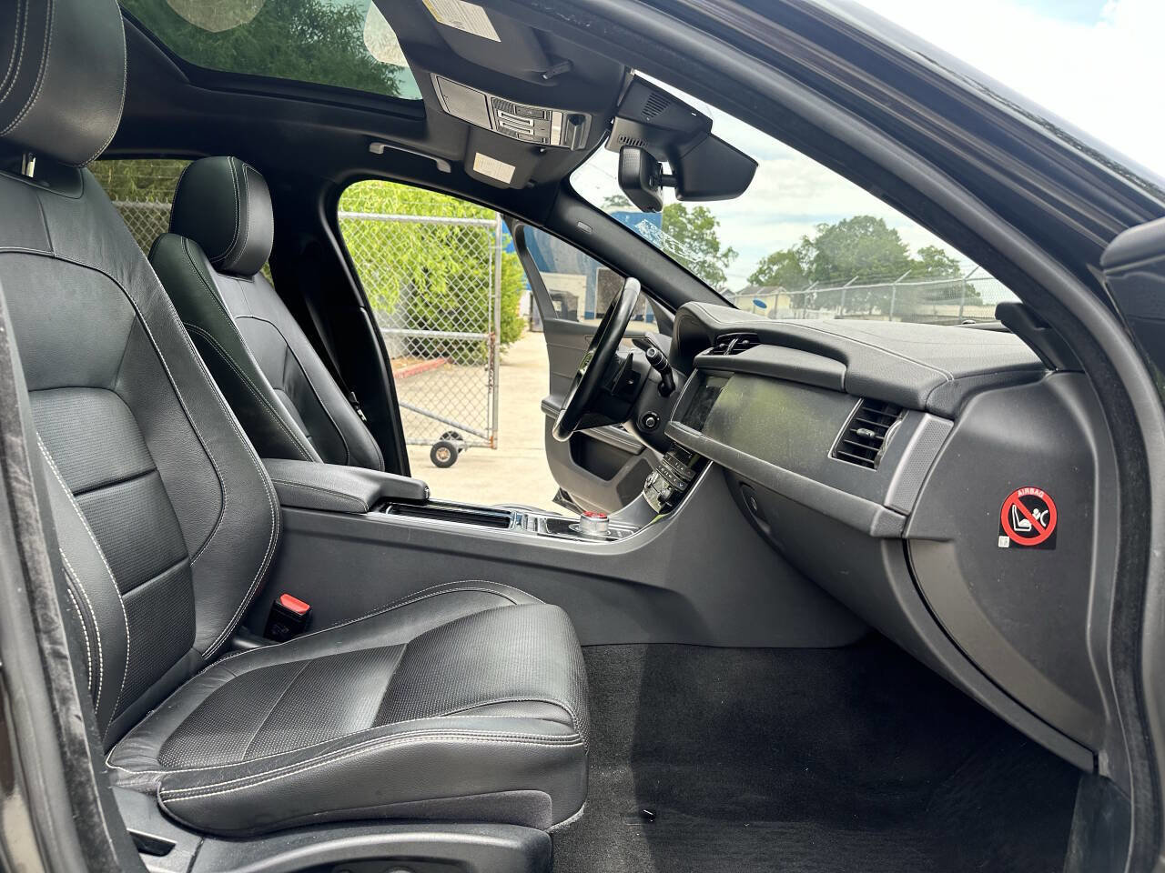 Used 2016 Jaguar XF R-Sport image 21
