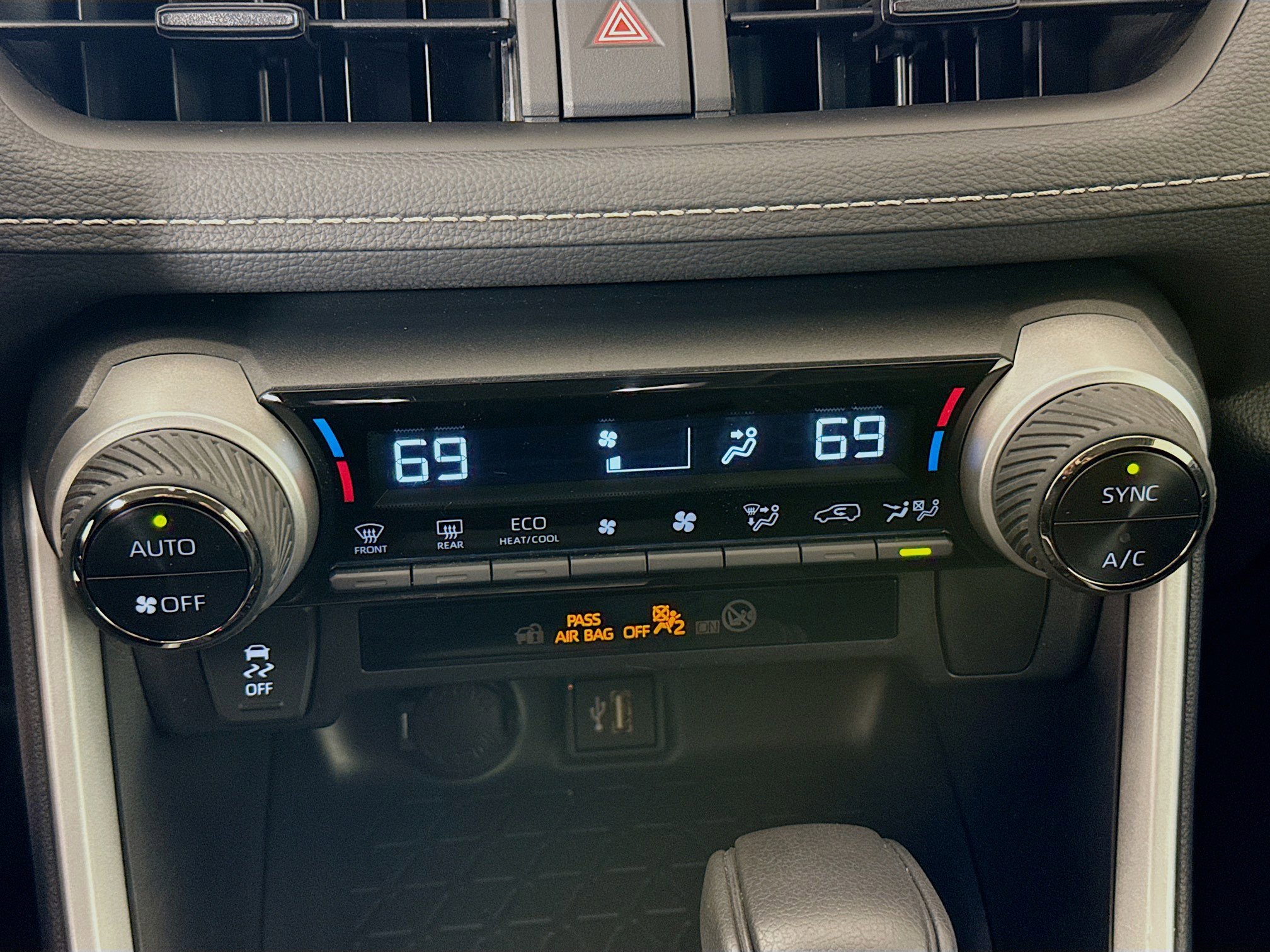 Used 2025 Toyota RAV4 LE AWD/4WD image 16