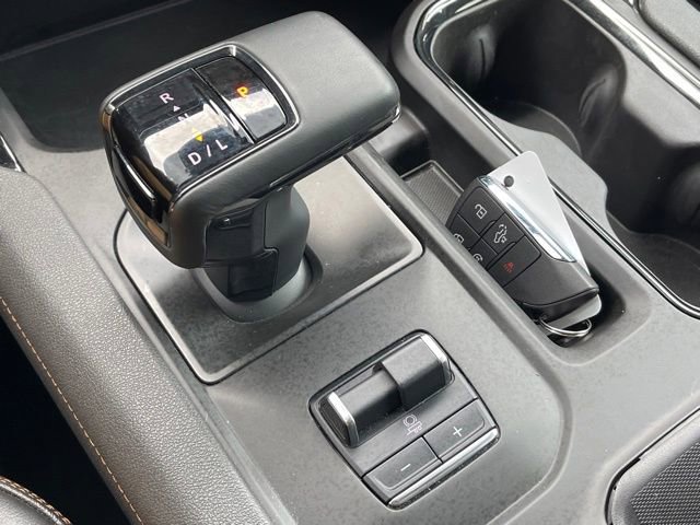 Used 2024 GMC Sierra 1500 AT4 w/ Technology Package AWD/4WD image 16