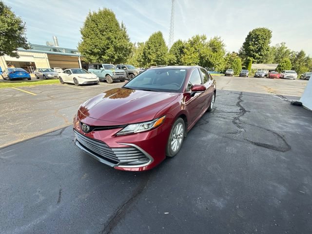 Used 2022 Toyota Camry LE w/ Convenience Package FWD image 4