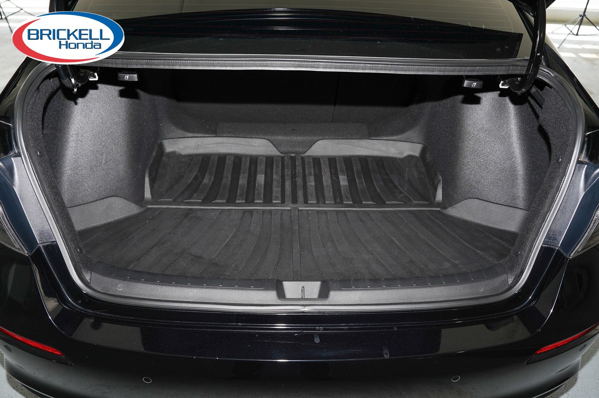 Used 2023 Honda Civic Touring image 9