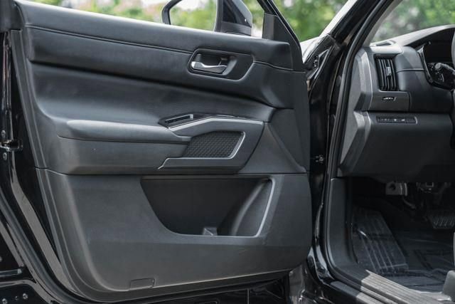 Used 2023 Nissan Pathfinder SL image 36