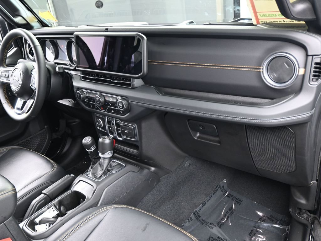 Used 2024 Jeep Wrangler Sahara image 39