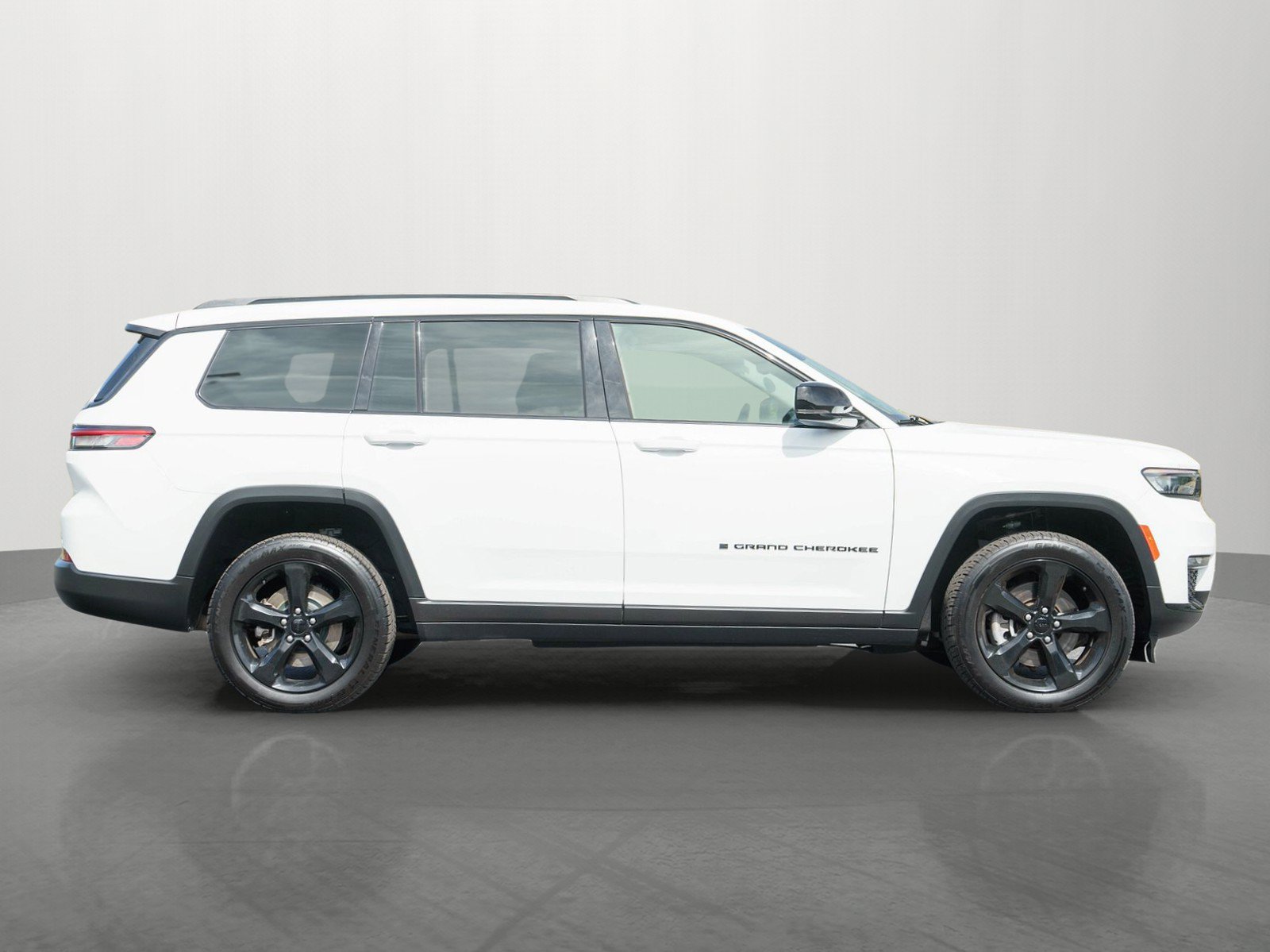 Used 2023 Jeep Grand Cherokee L Limited w/ Black Appearance Package AWD/4WD image 8