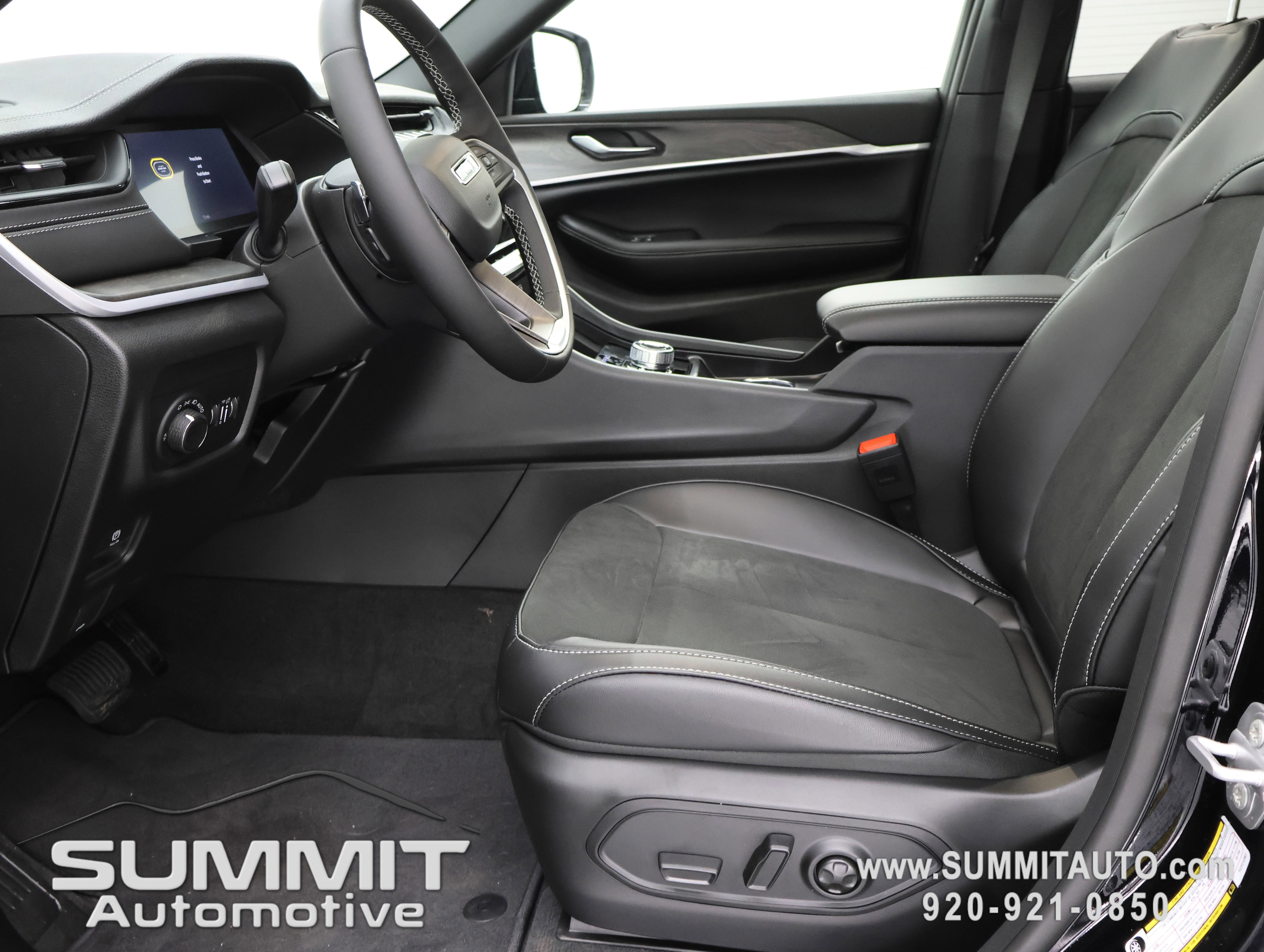 New 2026 Jeep Grand Cherokee Altitude AWD/4WD image 8