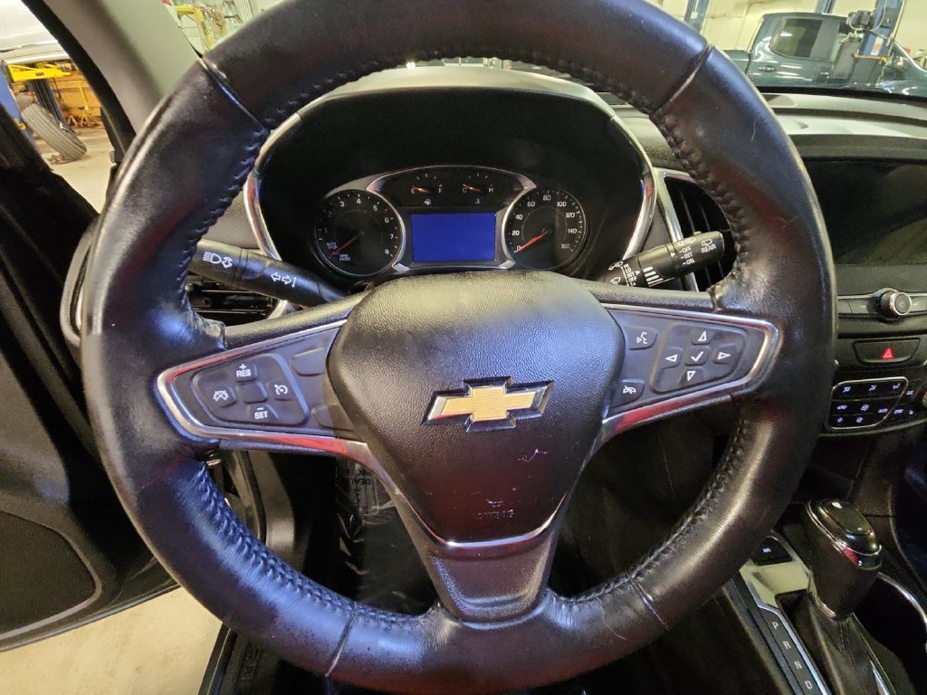 Used 2019 Chevrolet Equinox LT AWD/4WD image 17