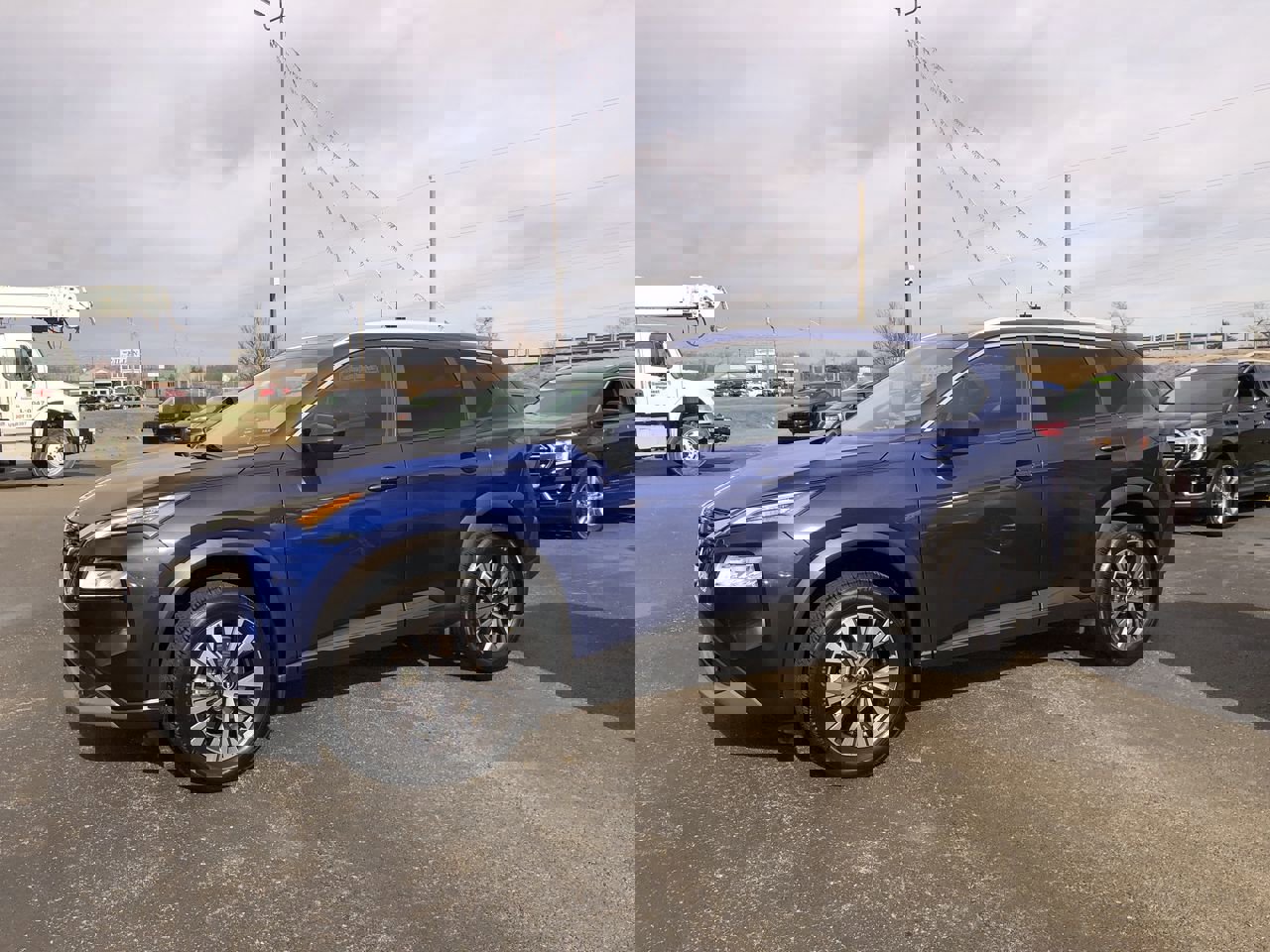 Used 2023 Nissan Rogue SV w/ SV Premium B Package image 3