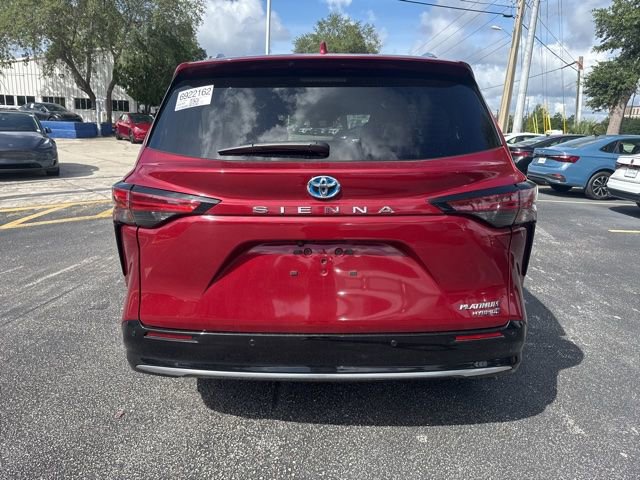 Used 2024 Toyota Sienna Platinum FWD image 4
