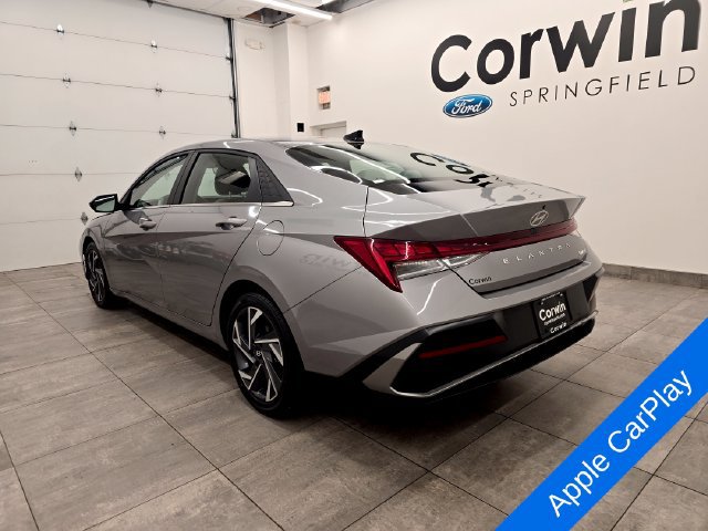 Used 2025 Hyundai Elantra Limited FWD image 3