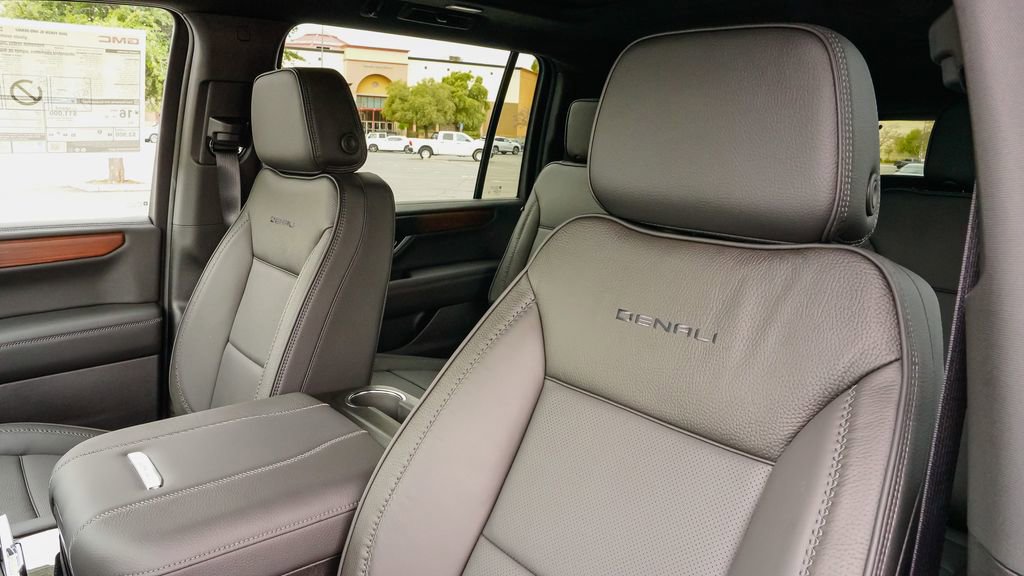 New 2026 GMC Yukon XL Denali w/ Sun & Power Step Package AWD/4WD image 14