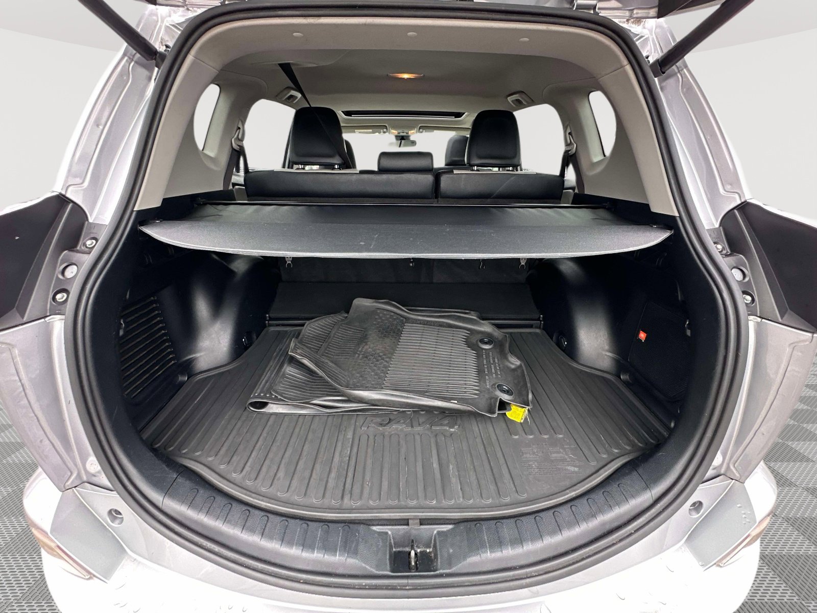 Used 2017 Toyota RAV4 Limited w/ Advanced Technology Package image 33