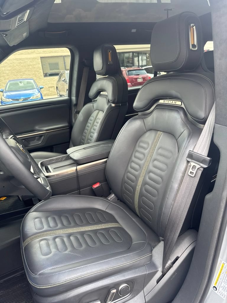 Used 2025 Rivian R1S Adventure AWD/4WD image 5