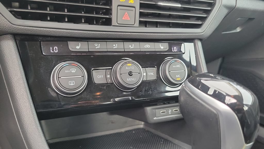 Used 2022 Volkswagen Jetta SE FWD image 15
