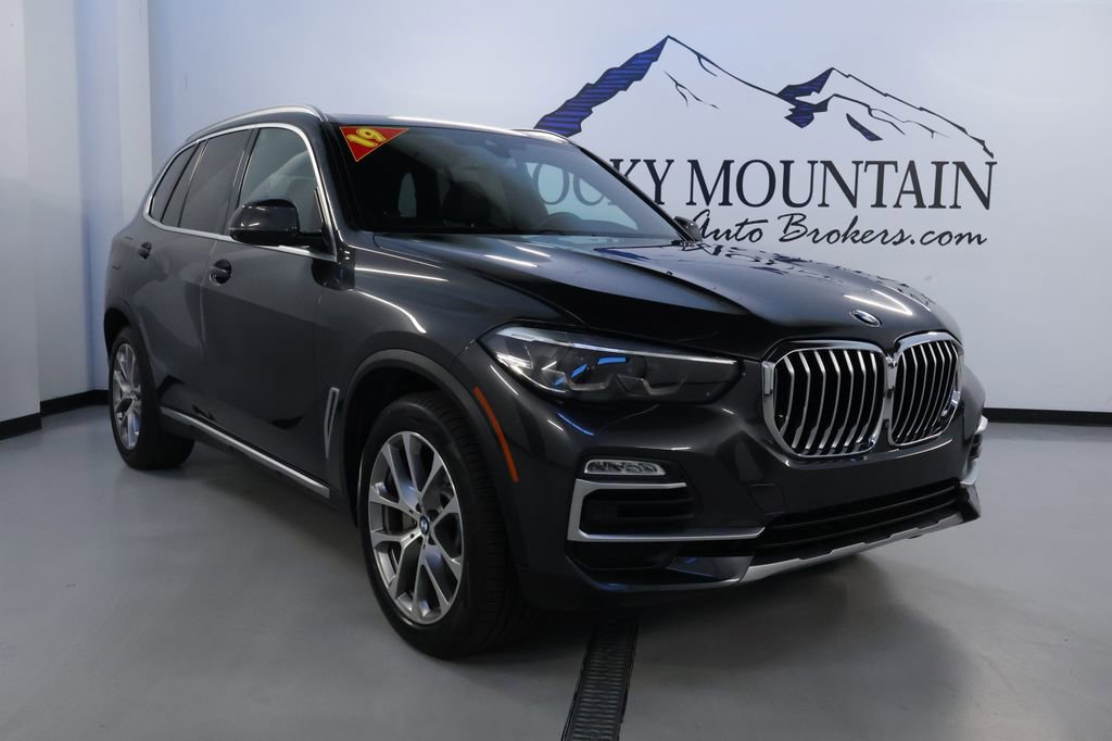 Used 2019 BMW X5 xDrive40i w/ Premium Package 2