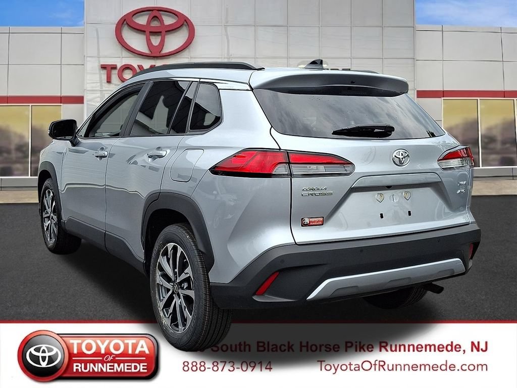 Certified 2025 Toyota Corolla Cross XLE AWD/4WD image 4