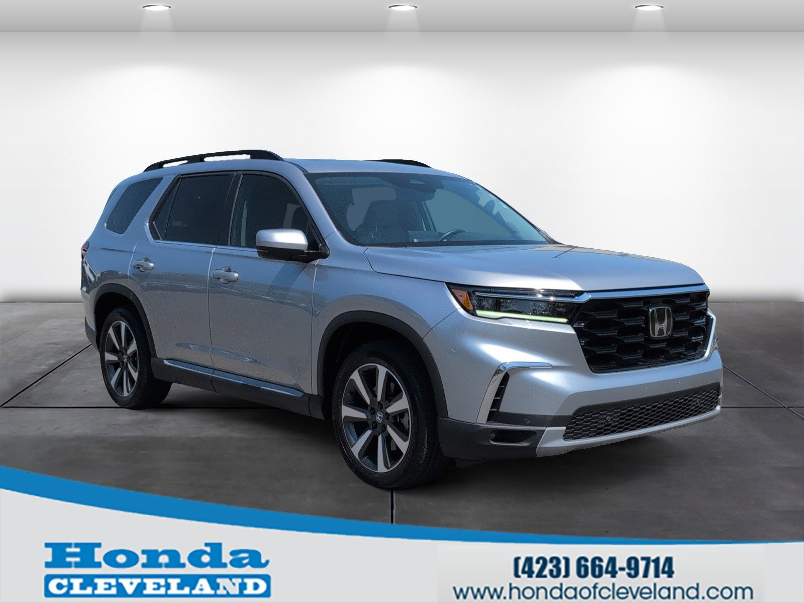 Certified 2025 Honda Pilot Touring image 1