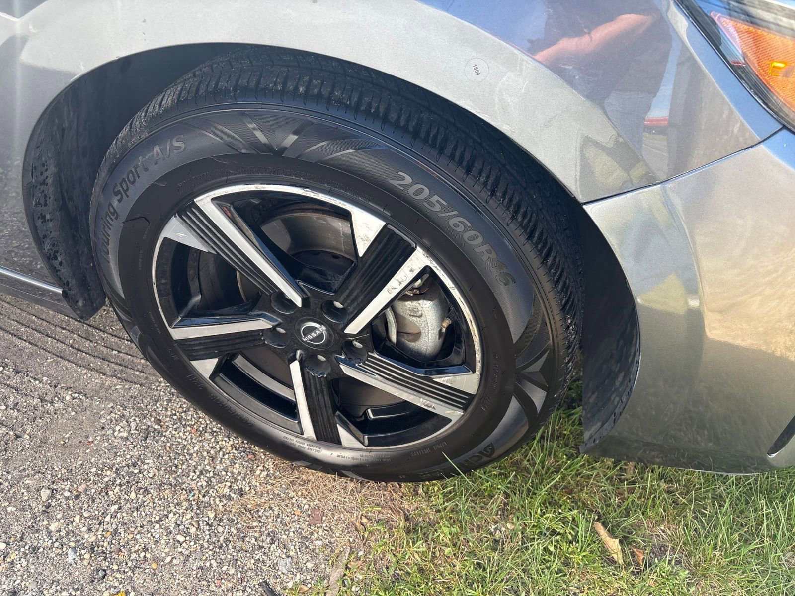 Used 2024 Nissan Sentra SV image 3