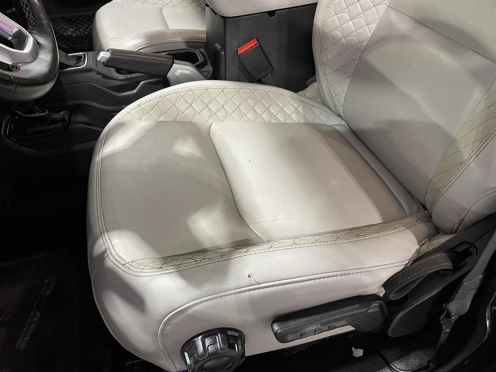 Used 2022 Jeep Gladiator Overland image 19