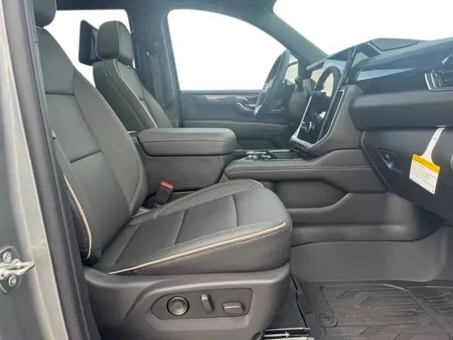 New 2026 GMC Yukon Elevation w/ Elevation Premium Package AWD/4WD image 13