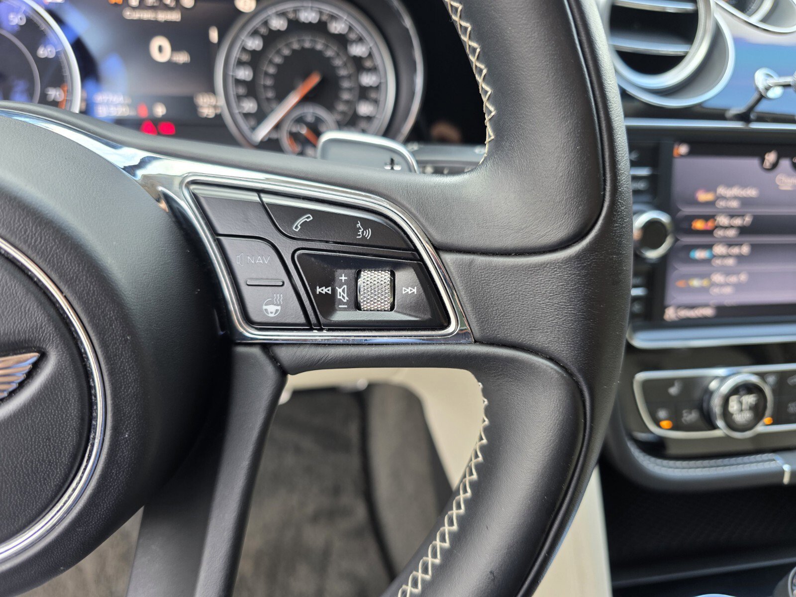 Used 2019 Bentley Bentayga image 20