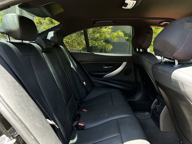 Used 2017 BMW 320i Sedan RWD image 30