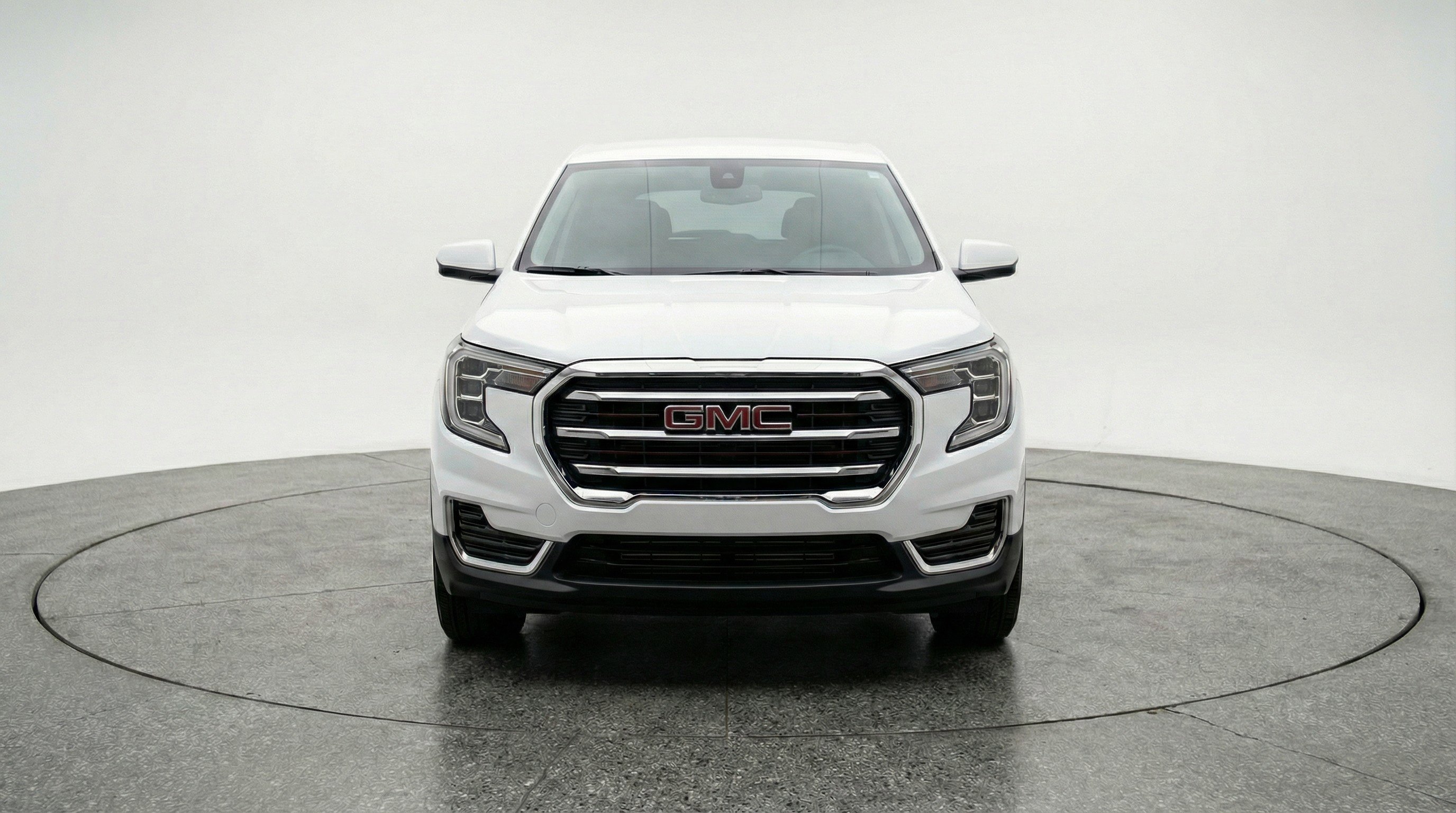 Used 2024 GMC Terrain SLE image 2