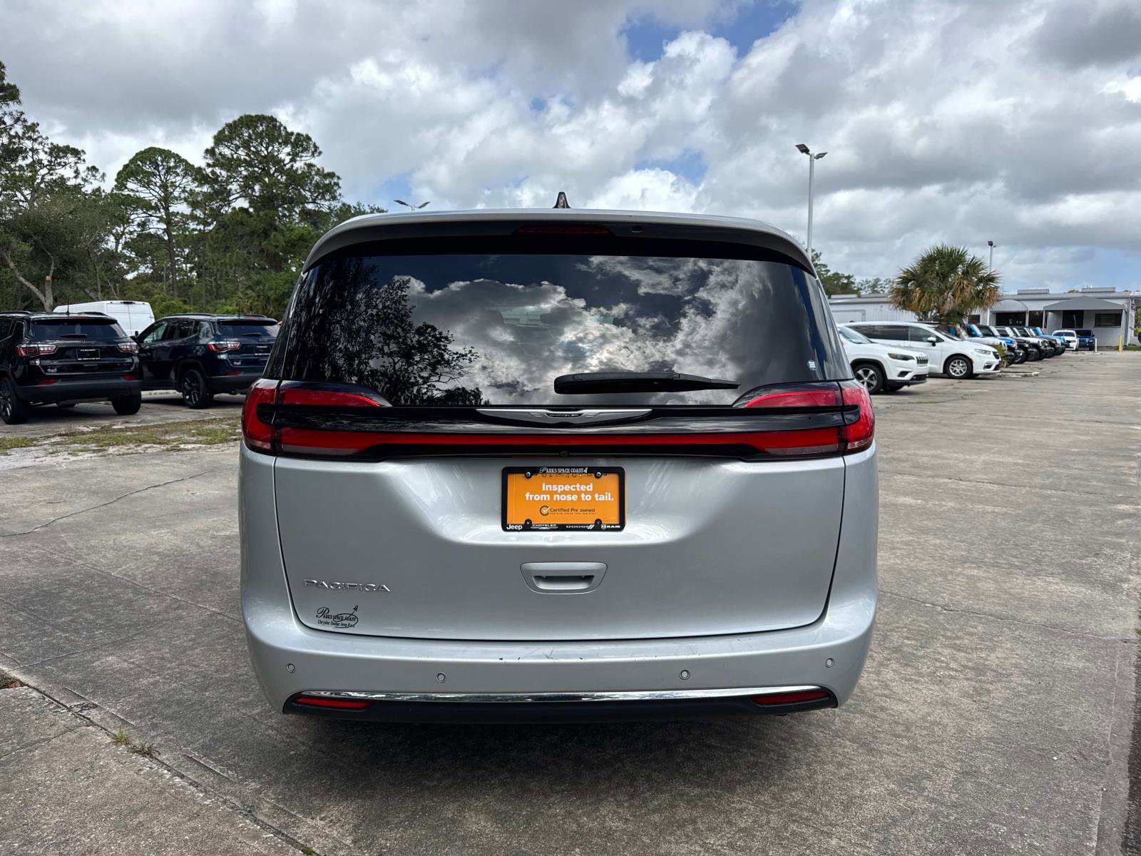 Certified 2023 Chrysler Pacifica Touring-L image 4