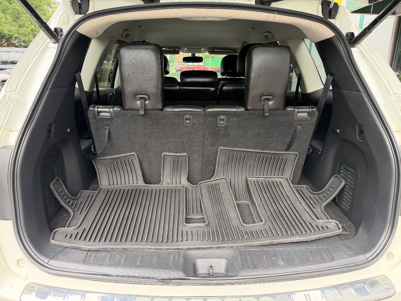 Used 2013 Nissan Pathfinder Platinum AWD/4WD image 17