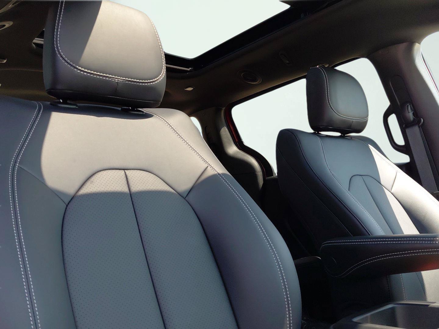 New 2026 Chrysler Pacifica Select AWD/4WD image 11