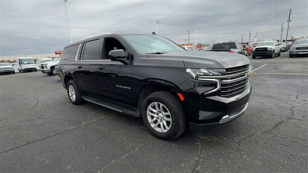 Used 2023 Chevrolet Suburban LT image 2