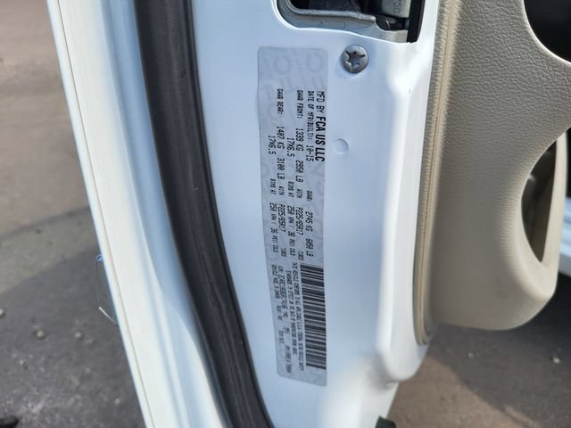Used 2016 Chrysler Town & Country Touring FWD image 31