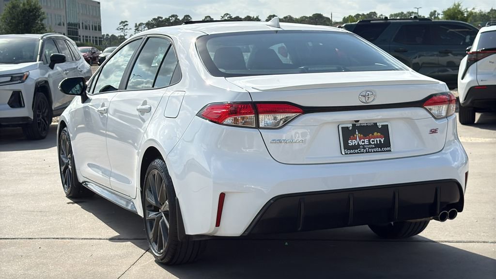 Used 2025 Toyota Corolla SE image 3
