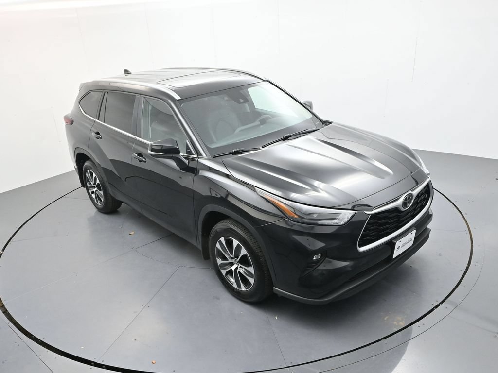 Used 2025 Toyota Highlander XLE AWD/4WD image 24