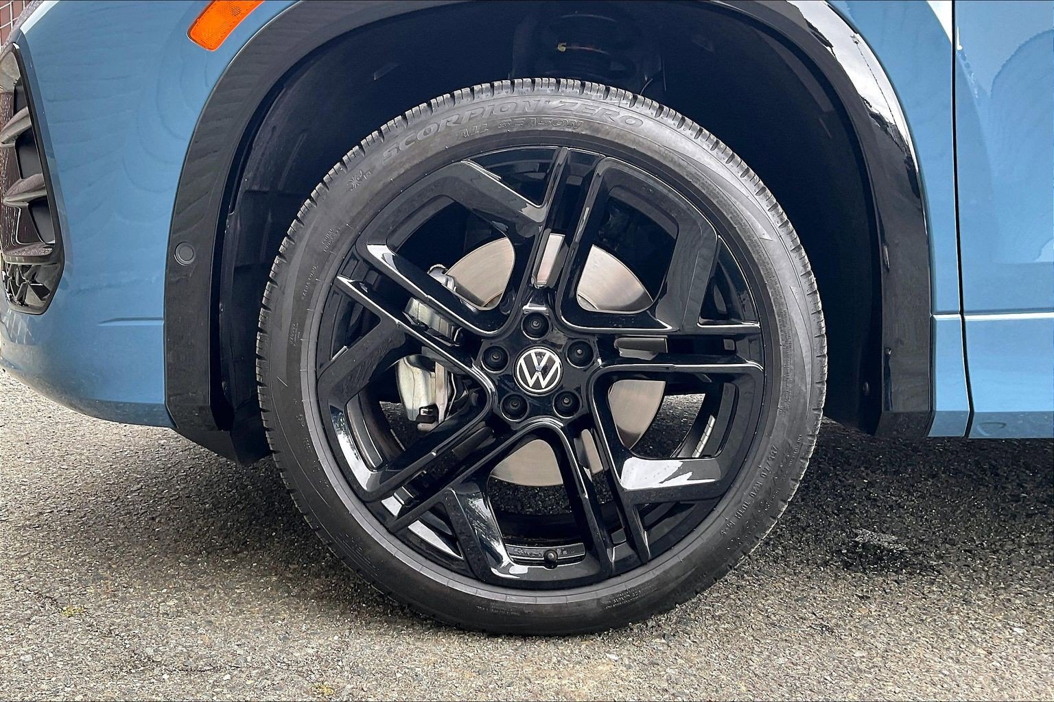 Certified 2025 Volkswagen Tiguan SE R-Line AWD/4WD image 8