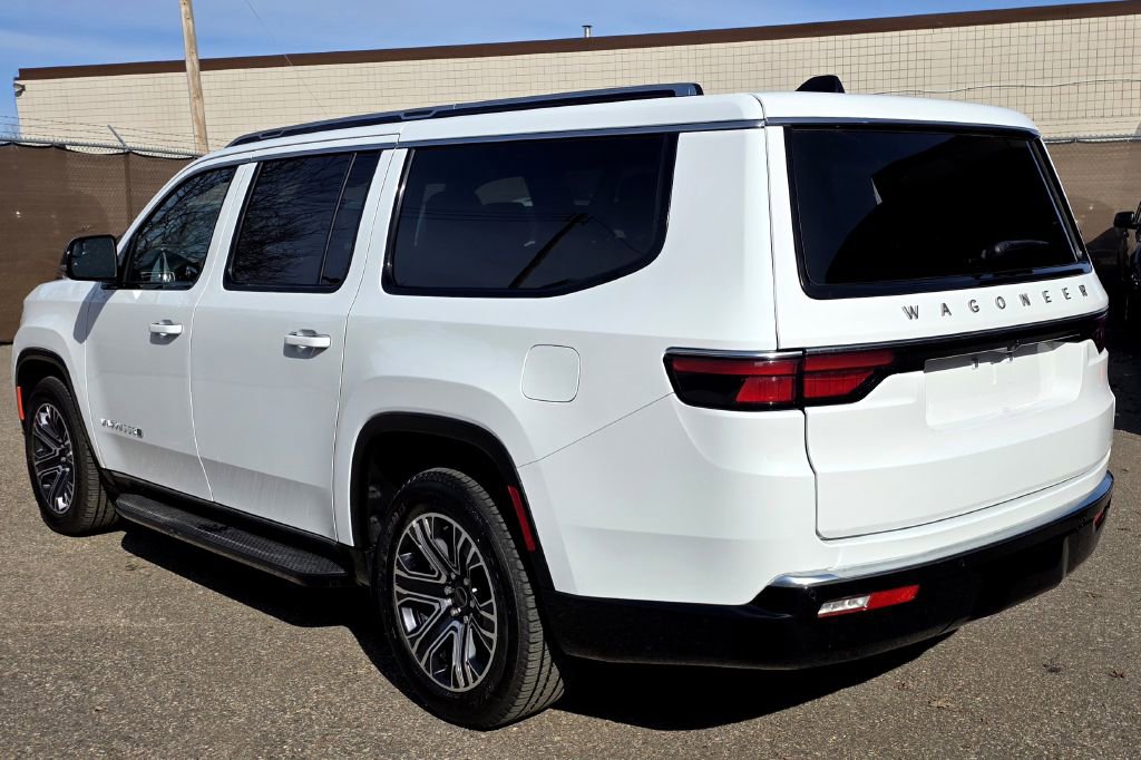 Used 2025 Jeep Wagoneer L Series II w/ 8-pass Seating Package image 5