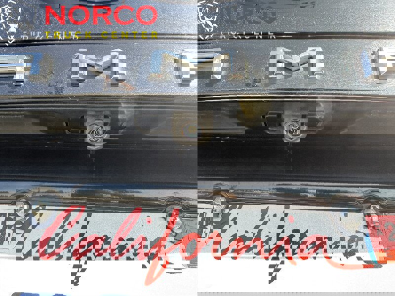 Used 2020 Toyota Camry SE image 10