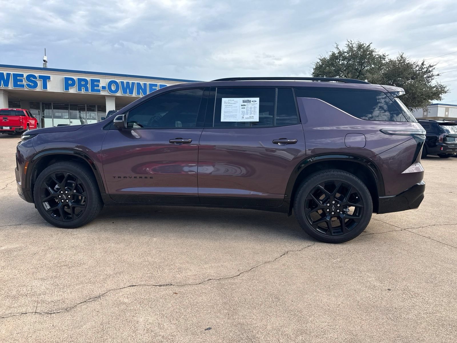 Used 2024 Chevrolet Traverse RS FWD image 4