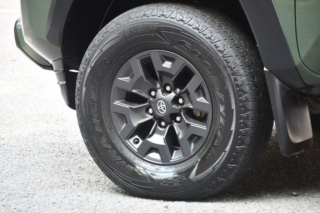 Used 2021 Toyota Tacoma SR5 w/ Trail Edition image 15