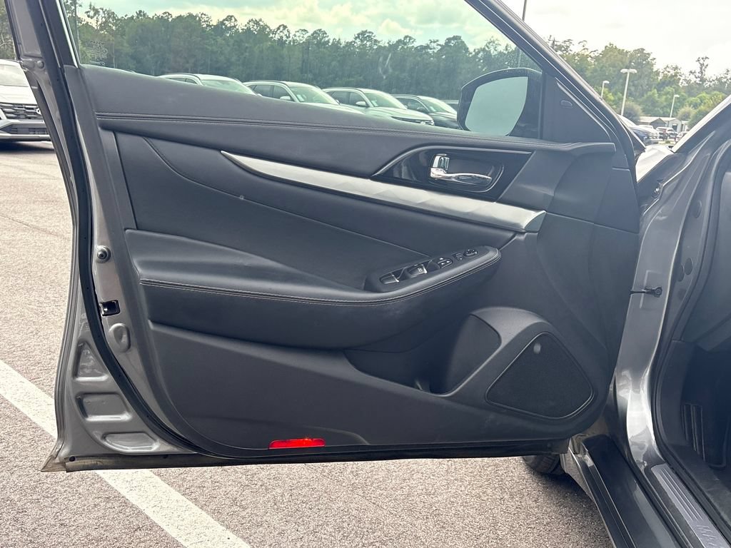 Used 2021 Nissan Maxima 3.5 SV w/ Floor Mat Group FWD image 3
