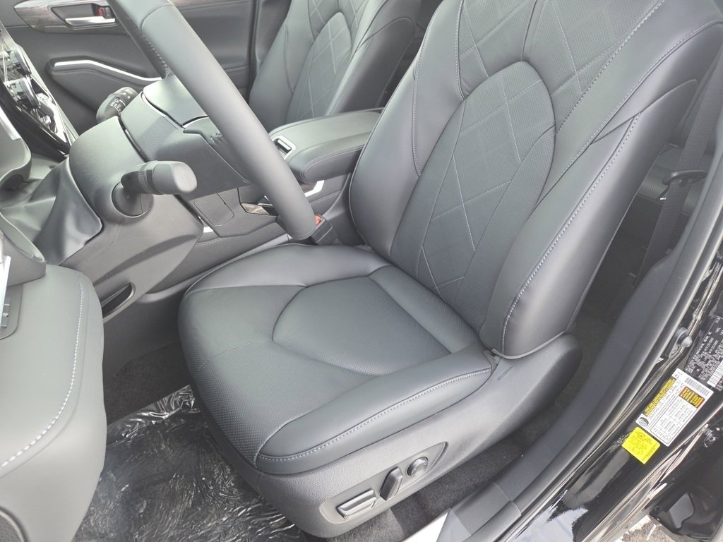 New 2026 Toyota Highlander Platinum image 5