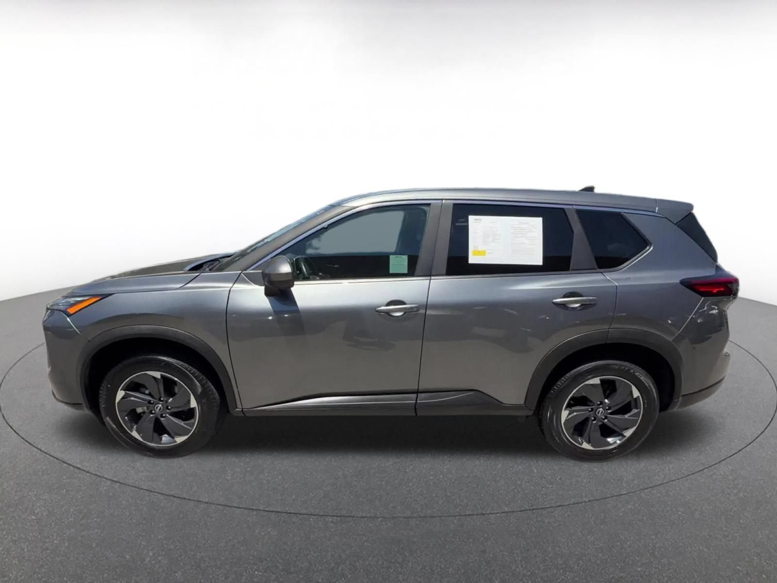 Used 2025 Nissan Rogue SV FWD image 9