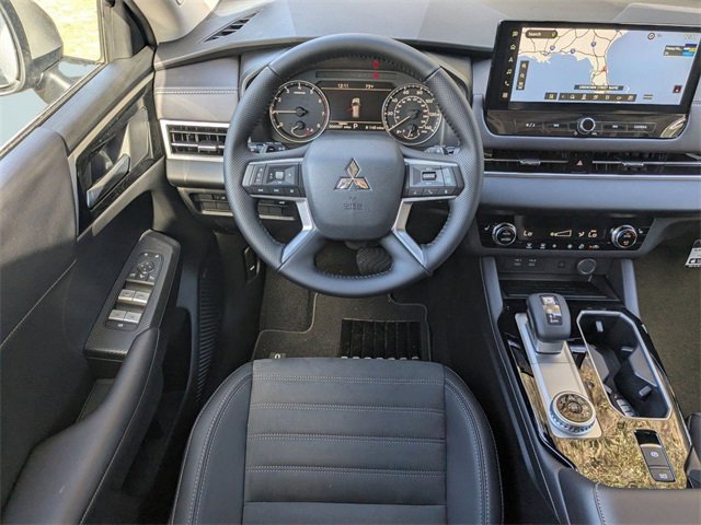 New 2025 Mitsubishi Outlander SE image 18