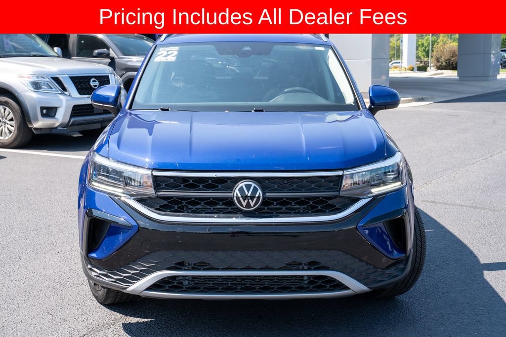 Used 2022 Volkswagen Taos SE FWD image 2