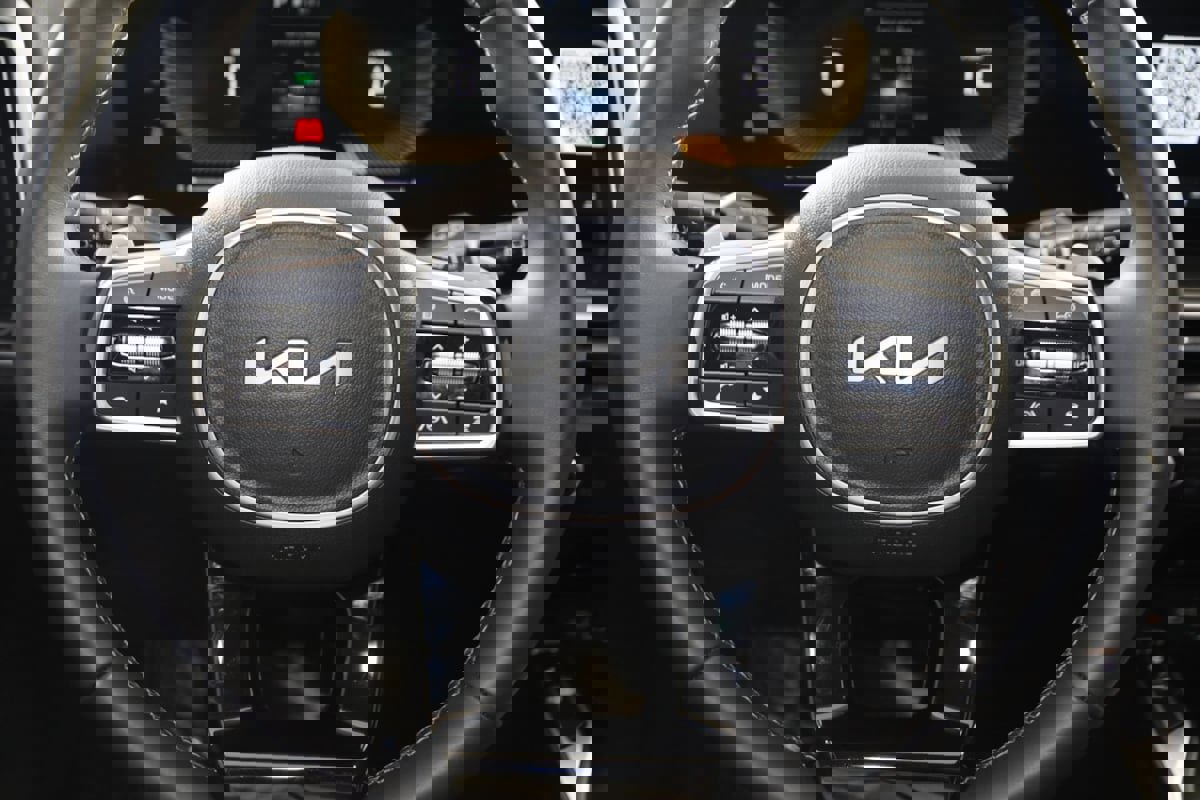 Used 2025 Kia Sorento EX image 38